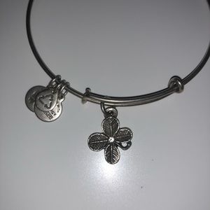 4 leaf clover alex and ani bracelet